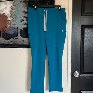 Figs Yola Scrub Pants in Pacific Blue, Size Medium Petite